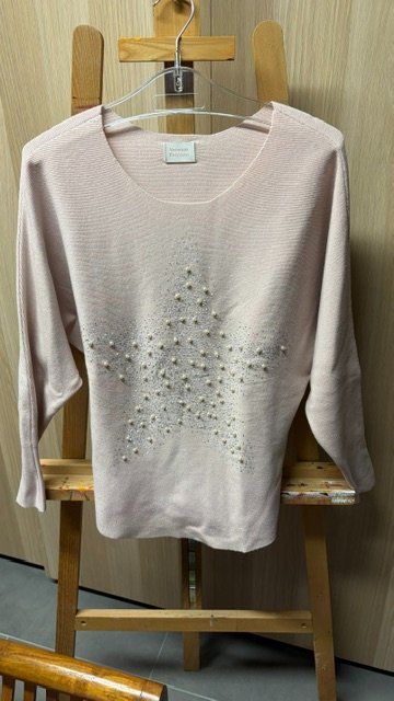 Maglioni & Felpe: Pull avec motif étoile avec perles neuf – Nuovo (secondo la descrizione) da Crans VD venduto da vra_262m