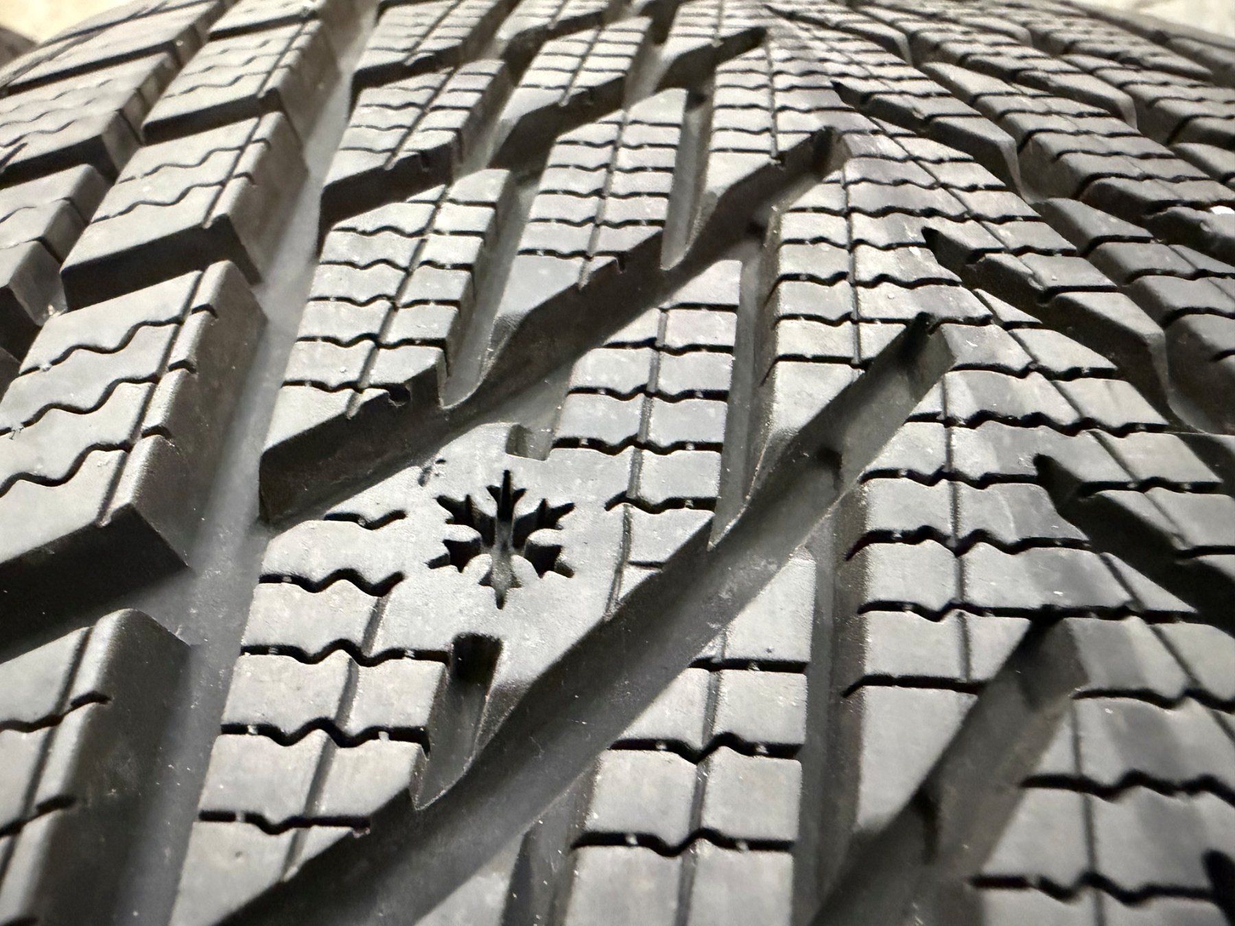 Goodyear Pneumatici & Ruote complete: Winterpneus 20" / Goodyear – Usato da Schönried venduto da Bahnhofgarage-Haldi 8