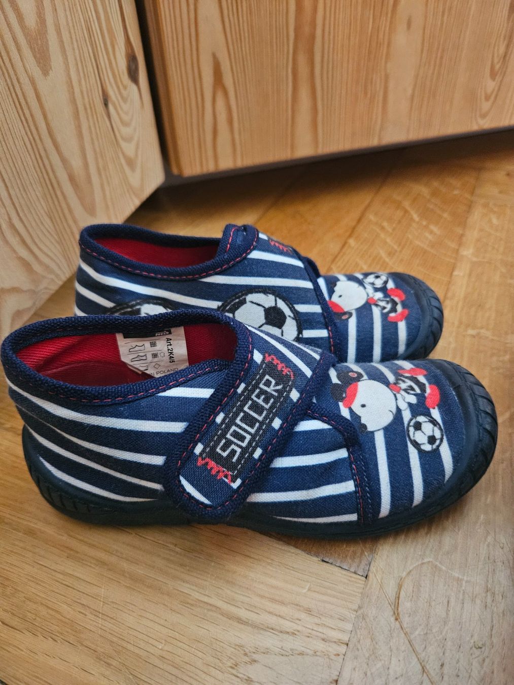 Scarpe per ragazzi: Fussball-Hausschuhe,Gr. 27 – Usato da Bern venduto da j-o 3
