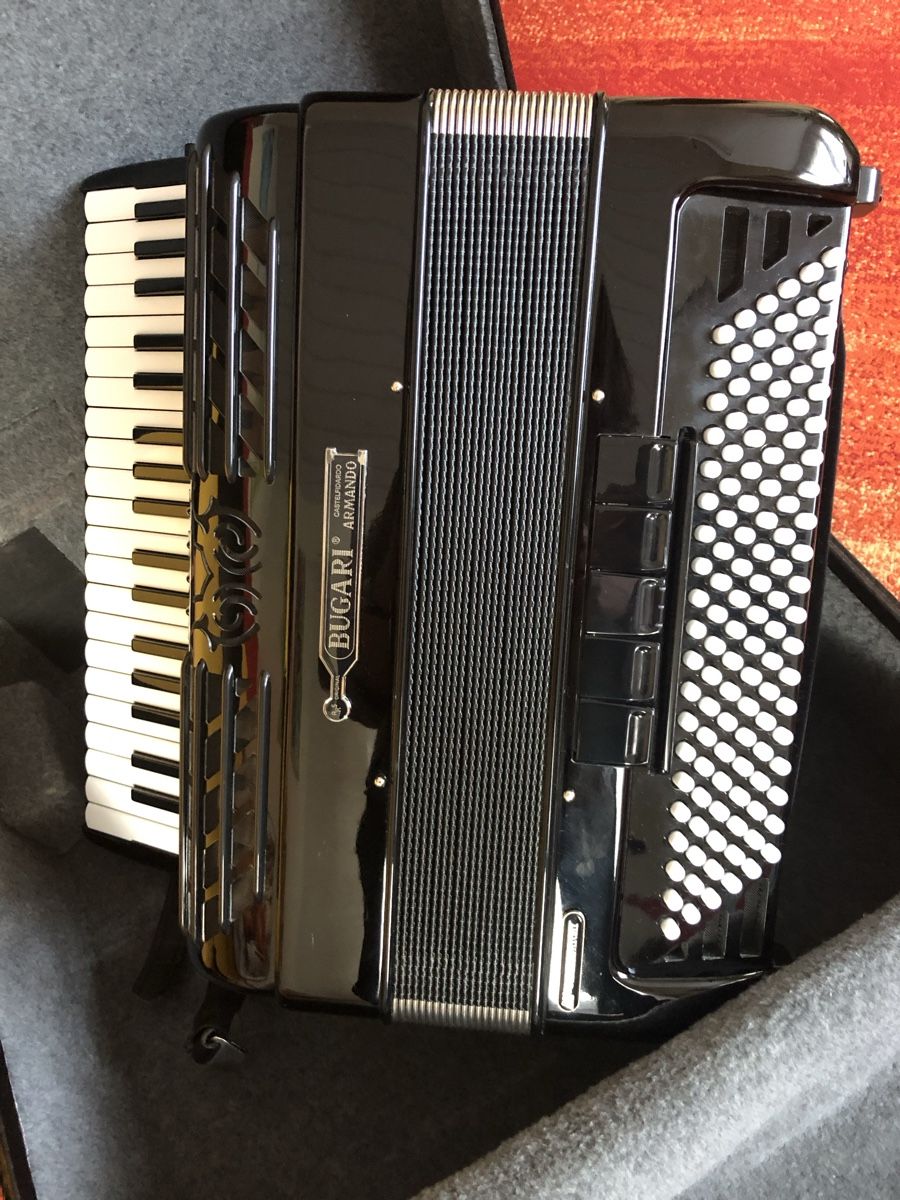 Strumenti musicali: Bugari Piano Akkordeon mit Convertor – Usato da Strengelbach venduto da FADOLU 3