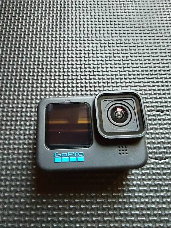 Gopro Action Cam: GoPro 11 Black - Complete Adventure Bundle  Surf & Dive – Usato da Obergoldbach venduto da joe_gzj8 1