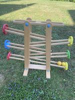 Holz-Kugelbahn mit bunten Holzkugeln  gebrauchter Zustand