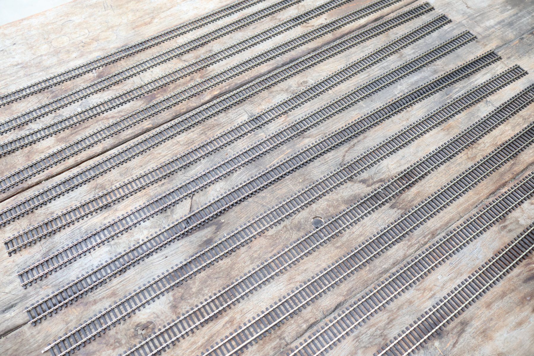 Modellini di ferrovie: PECO 13 x Flexgleis/Gerade H0 - DC ca. 90cm – Usato da Winterthur venduto da Monstera 4