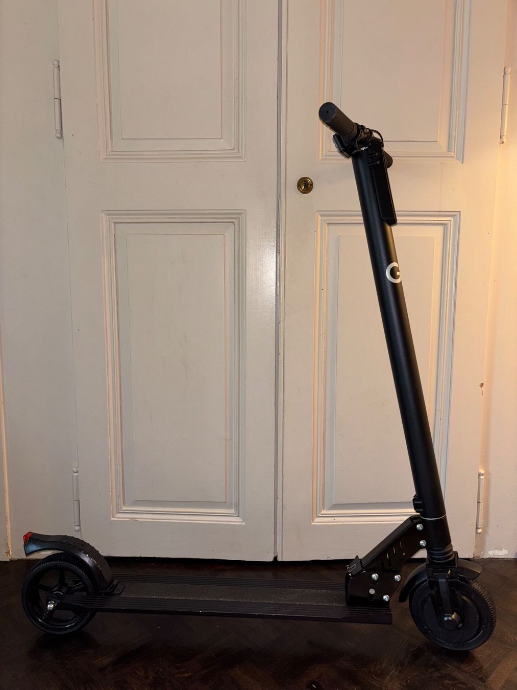 Kickboard: Trottinette électrique pliable - presque neuve! – Gebraucht aus Tartegnin von arr_k2sx