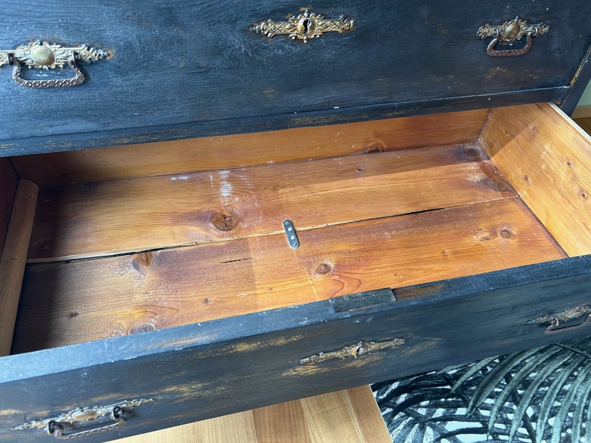 Cassettiere: Commode vintage rénovée noire – Usato da Bern venduto da rob_x2nn 4