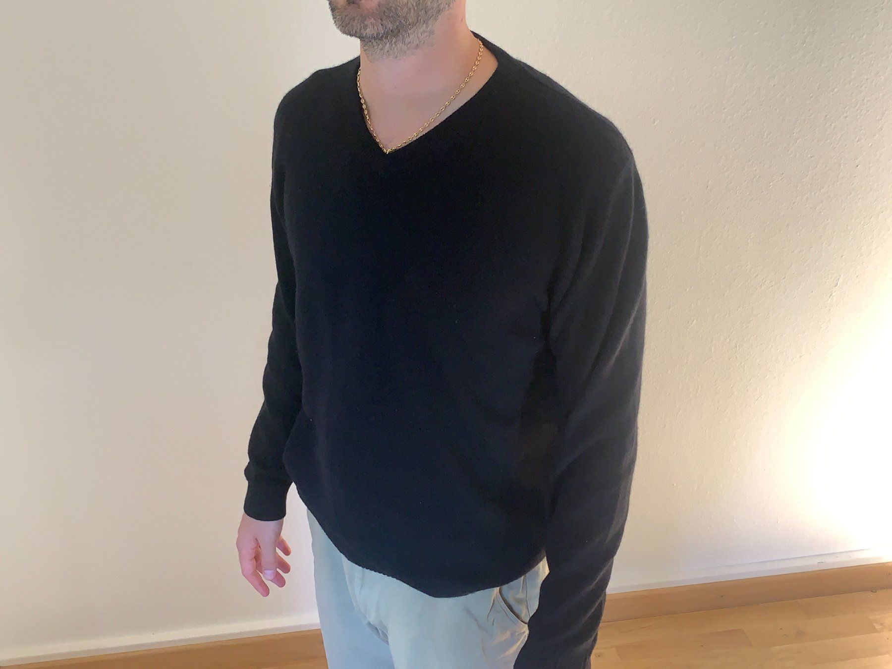Maglioni & Felpe: 100% Kaschmir Pullover V-Ausschnitt Schwarz, Grösse L – Usato da Zürich venduto da lor_s6l8 1