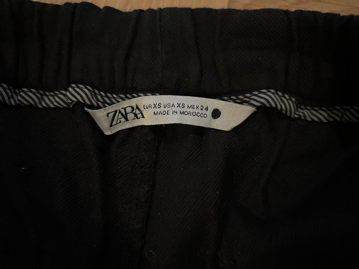 Pantaloni: Zara Stoffhose schwarz Gr. XS – Usato da Luzern venduto da mor_97g7 1