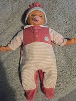 Puppe mit viel Kleidung