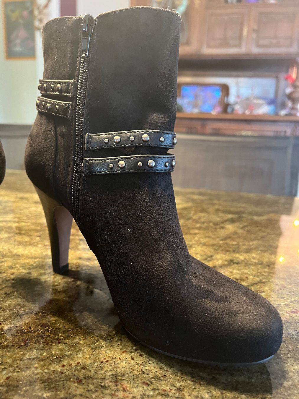 Scarpe da donna: Schwarze Stiefeletten mit Nieten Gr. 38 – Usato da Neftenbach venduto da ernach 3