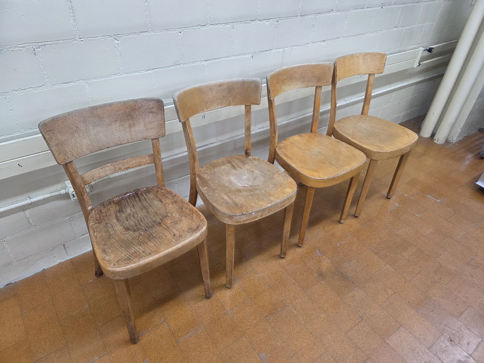 Horgen Glarus Sedie: klassische Vintage Stühle Horgenglarus – Usato da Lichtensteig venduto da Usedinstorecom 4