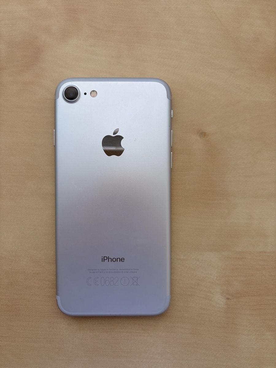 Apple Telefoni cellulari / Smartphones: Apple iPhone 7 128 GB Weiss/Silber – Usato da Boniswil venduto da medixy 6