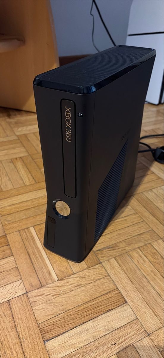 Microsoft Konsolen: Xbox 360 Slim(Roter Kreis) – Defekt aus Zürich von eug_5qwt