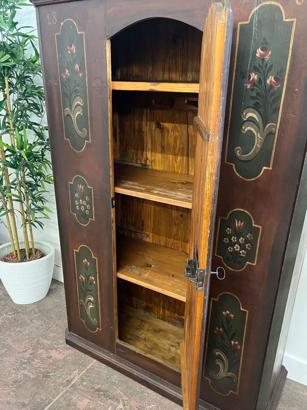 Armoires: Bemalter Bauernschrank – D'occasion à Luzern par CaritasZentral 3