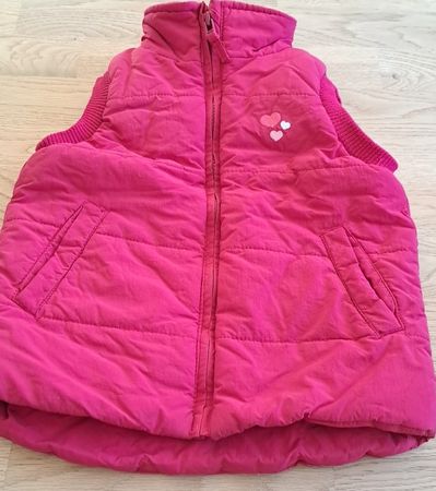 Pinke Kinderweste mit Waschbär Applikation, Grösse 110