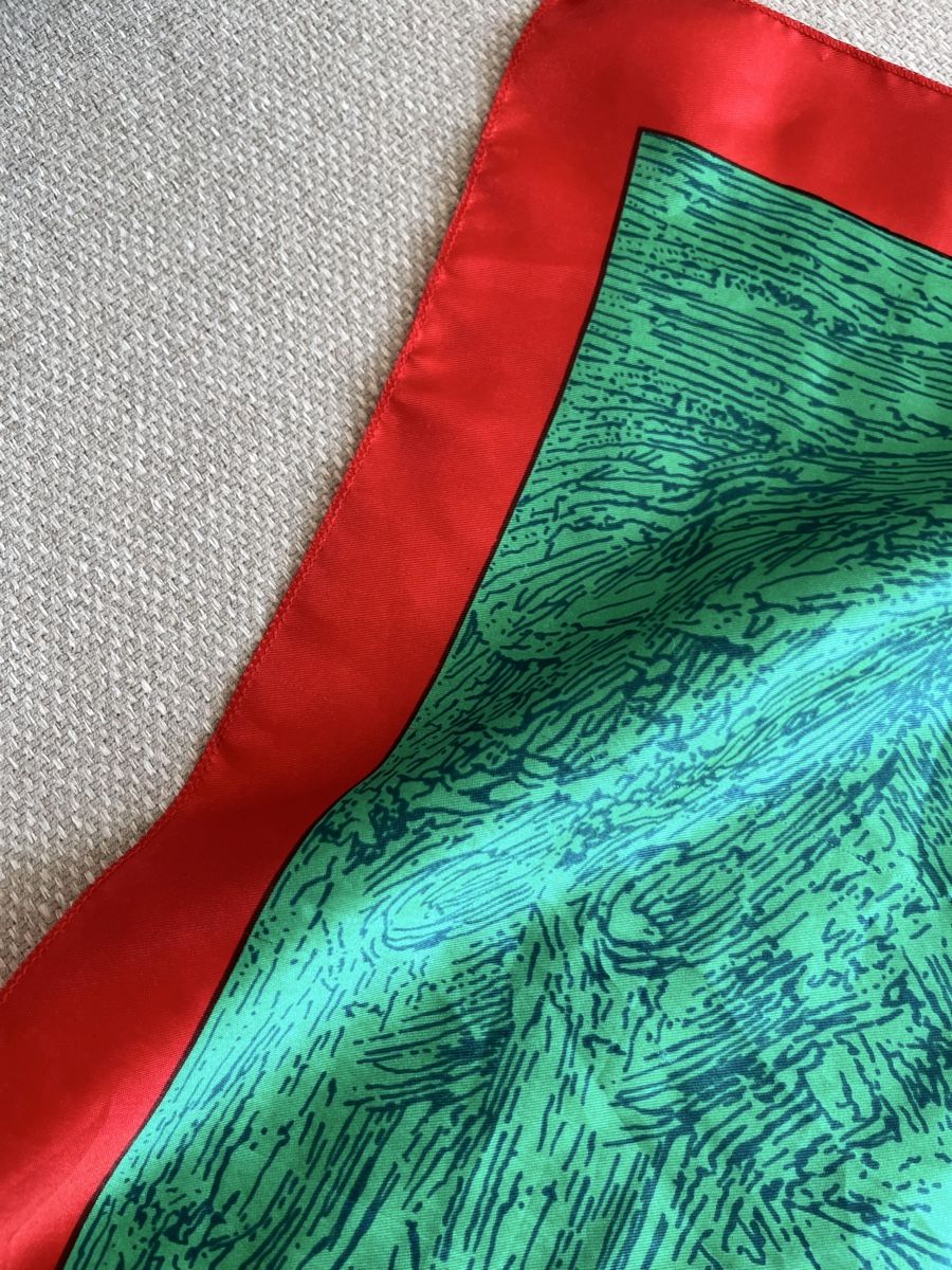 Foulard & Sciarpe: Picasso Portrait Scarf Multicolor Poly Square Good Condition – Usato da Lausanne venduto da Danash 3