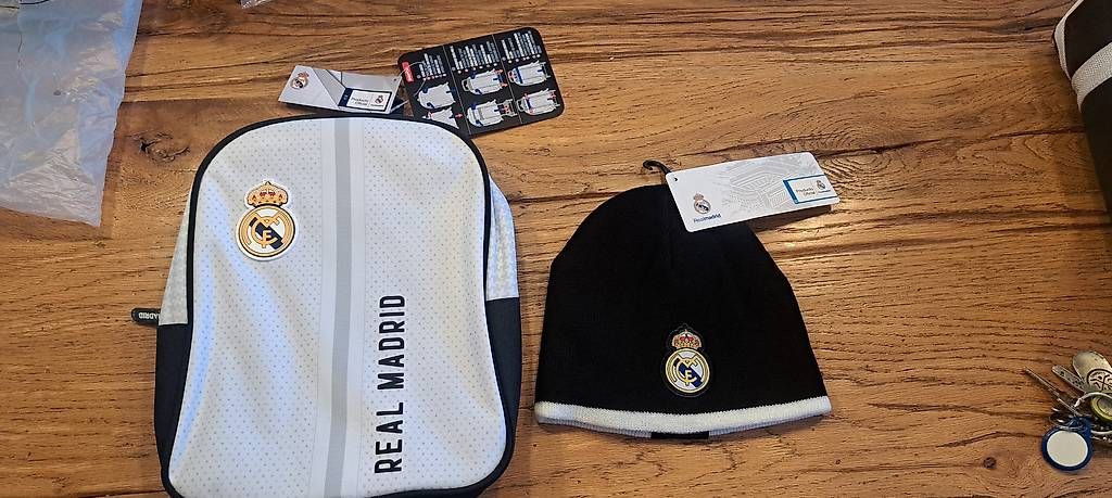 Kindertaschen: Kinder-Mini-Rucksack und Mütze Real Madrid – Gebraucht aus Brunnen von Rodge