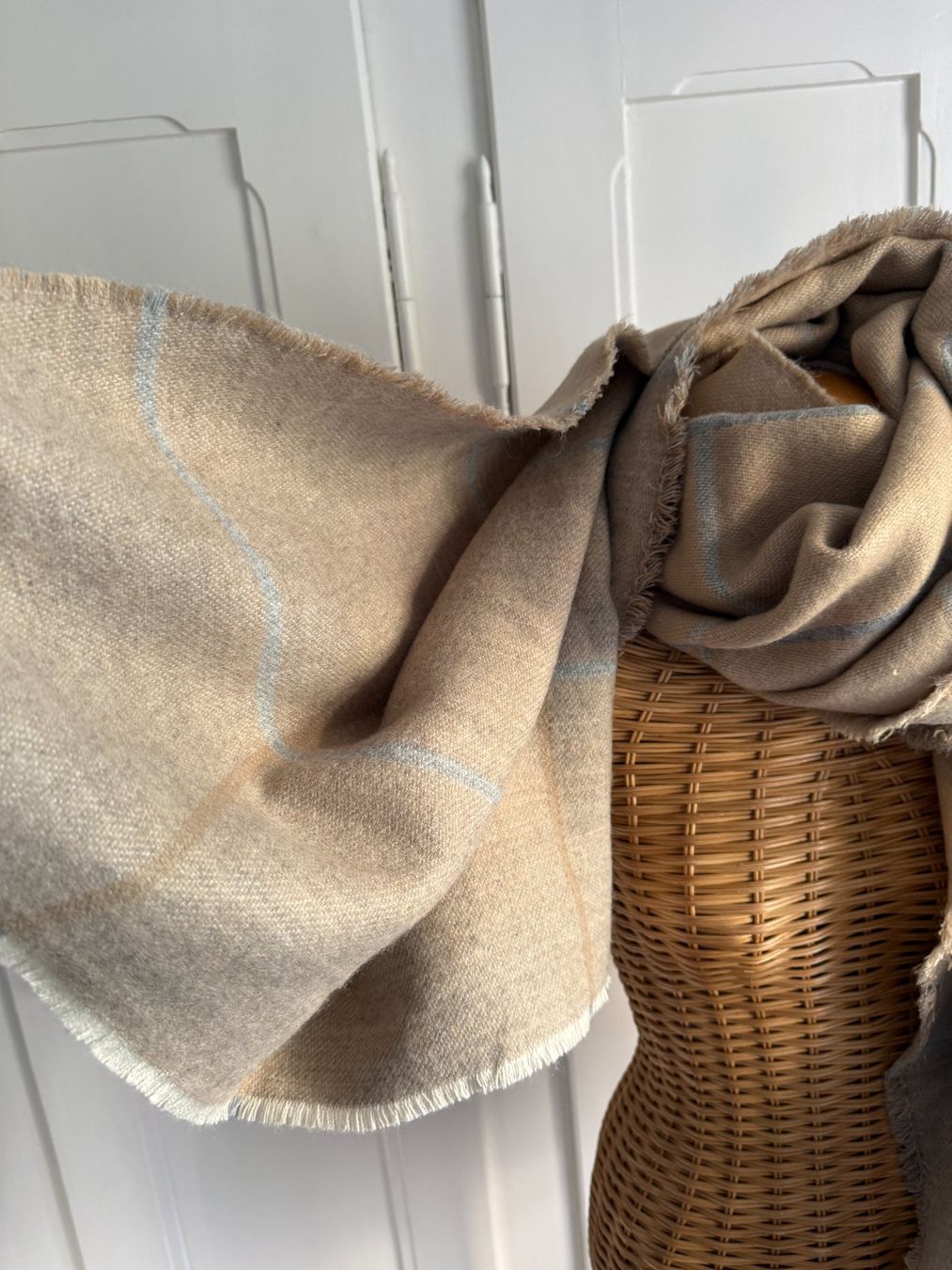 Zara Foulard & Sciarpe: ZARA - Schal beige gross – Usato da Zürich venduto da Diazaio 1