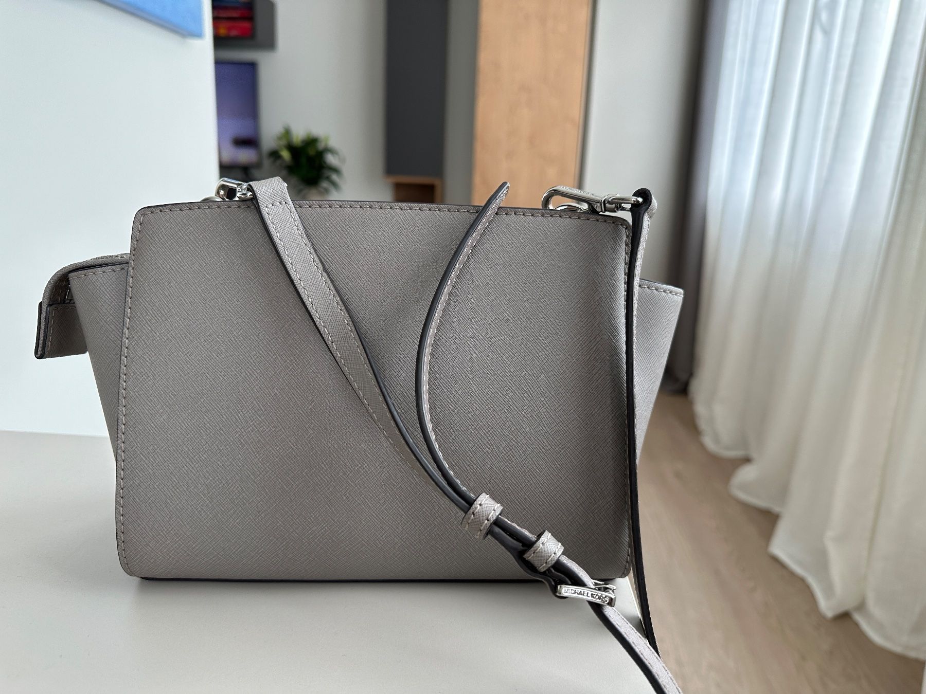 Michael Kors Borse da donna: Michael Kors medium stud selma leather silver pearl grey bag – Usato da Zürich venduto da nat_2gj5 2