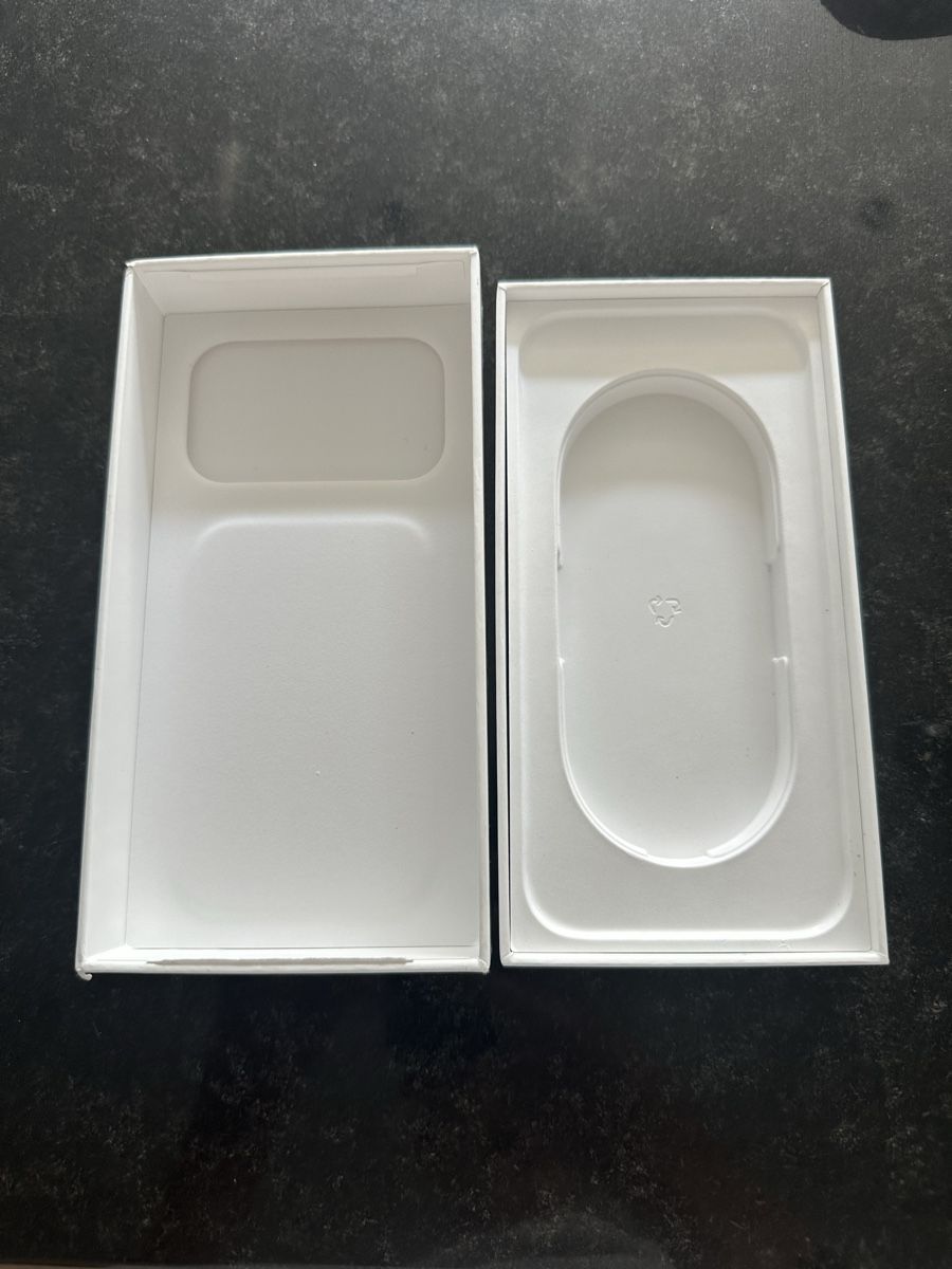 Apple Telefoni cellulari / Smartphones: Originalverpackung iPhone 17 Pro Max Deep Blue - Nur Box! – Usato da Fahrni b. Thun venduto da familymadech 1