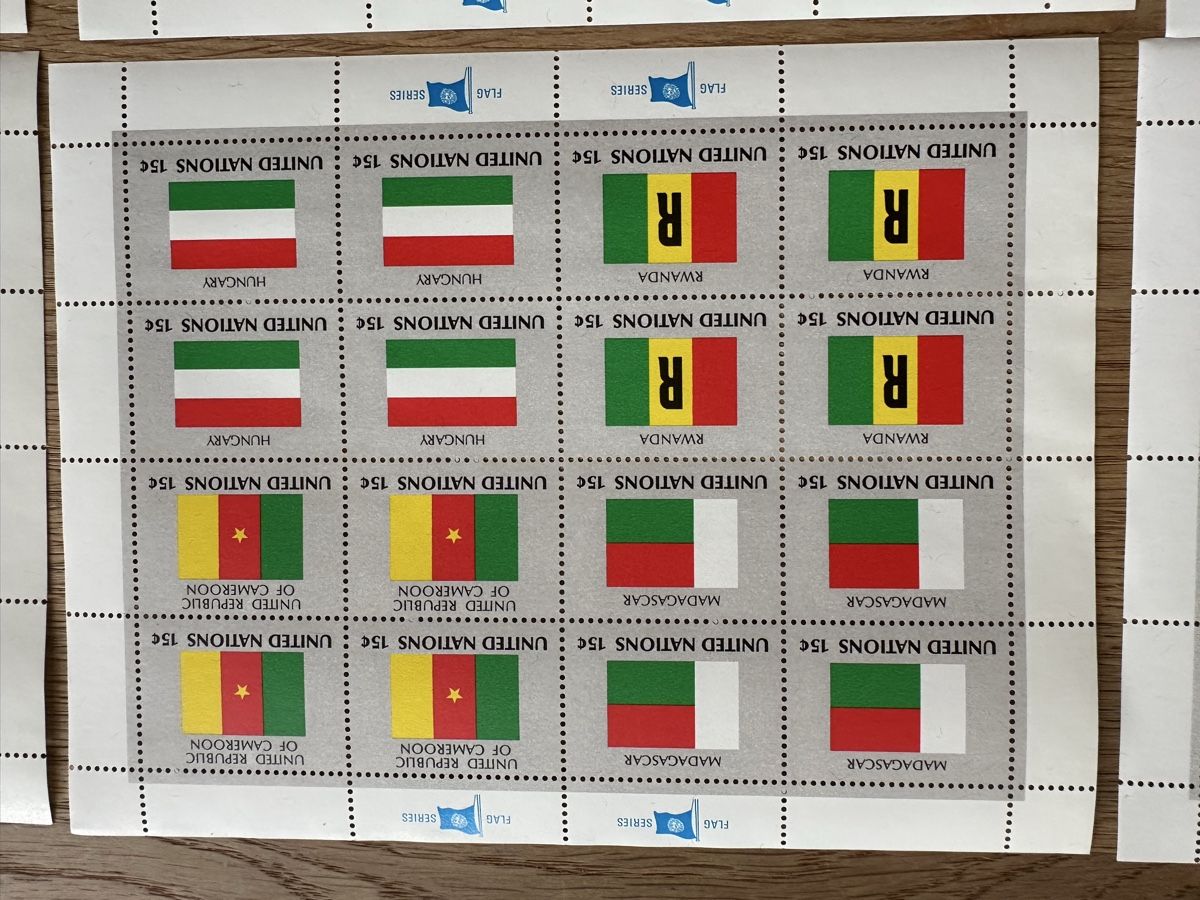 Tutti i francobolli: Nations Unies - 7 Kleinbogen Flaggen o und postfrisch  – Usato da Schmitten / FR venduto da Samsara169 2