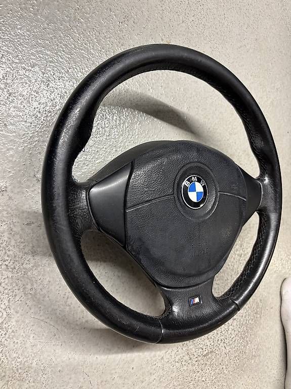 BMW Toutes les pièces auto: BMW E36 M-Sportlenkrad – D'occasion à Würenlos par Daveness 1