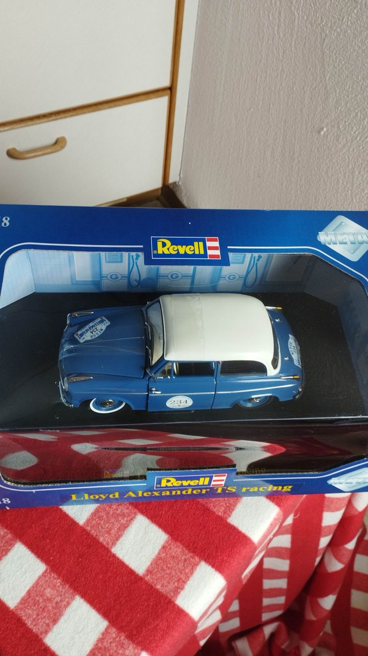 Revell Modellini d'auto: Lloyd Alexander TS Racing – Usato da Chur venduto da oriori 1