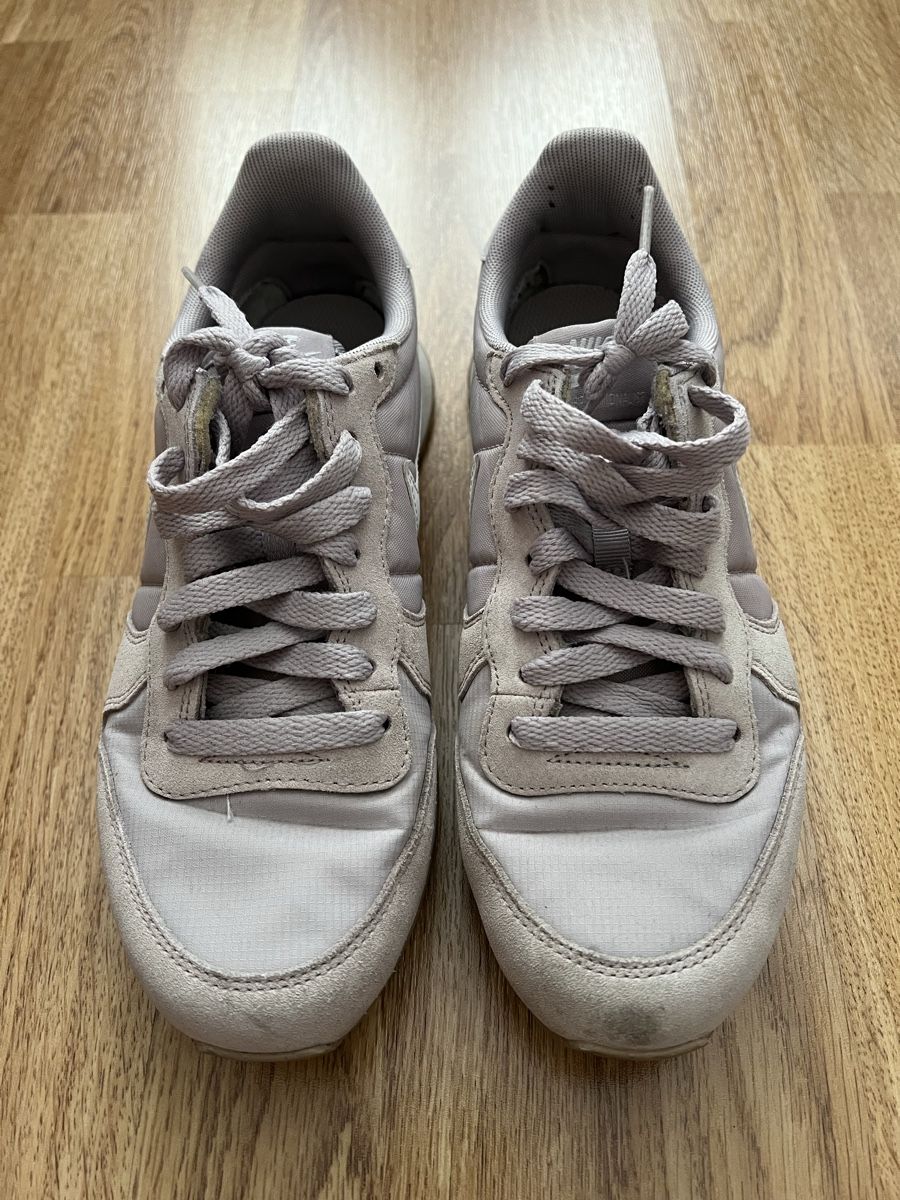 Nike Scarpe da donna: Nike Sneaker Damen 40 violett/weiss – Usato da Embrach venduto da selviv 2