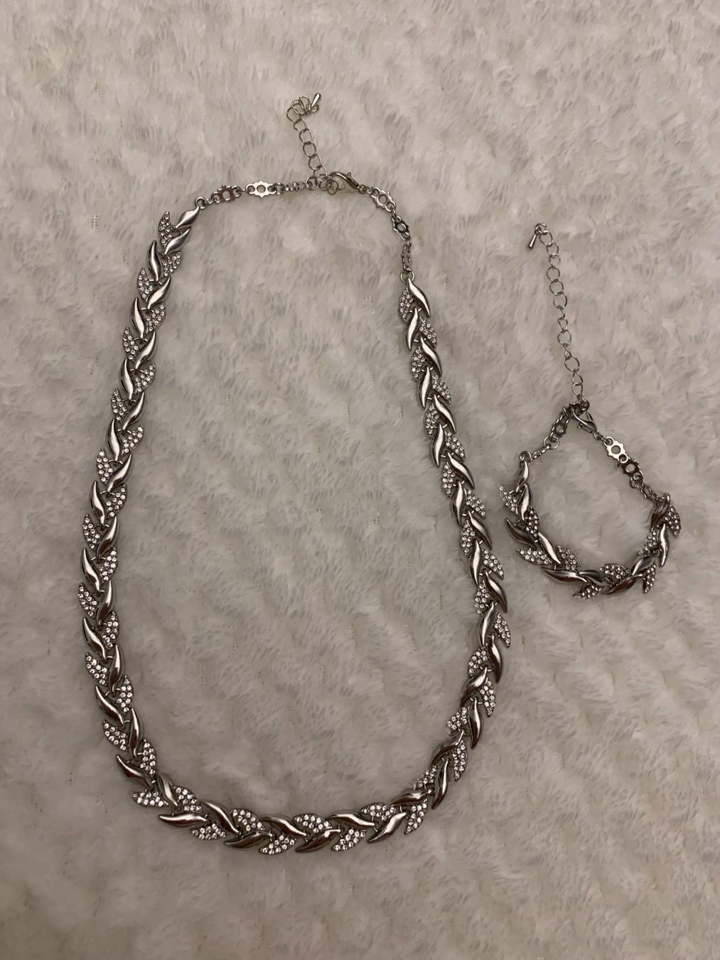 Ketten: Modeschmuck, Halskette und Armkette – Neu und originalverpackt aus Niederwangen BE von gerberso