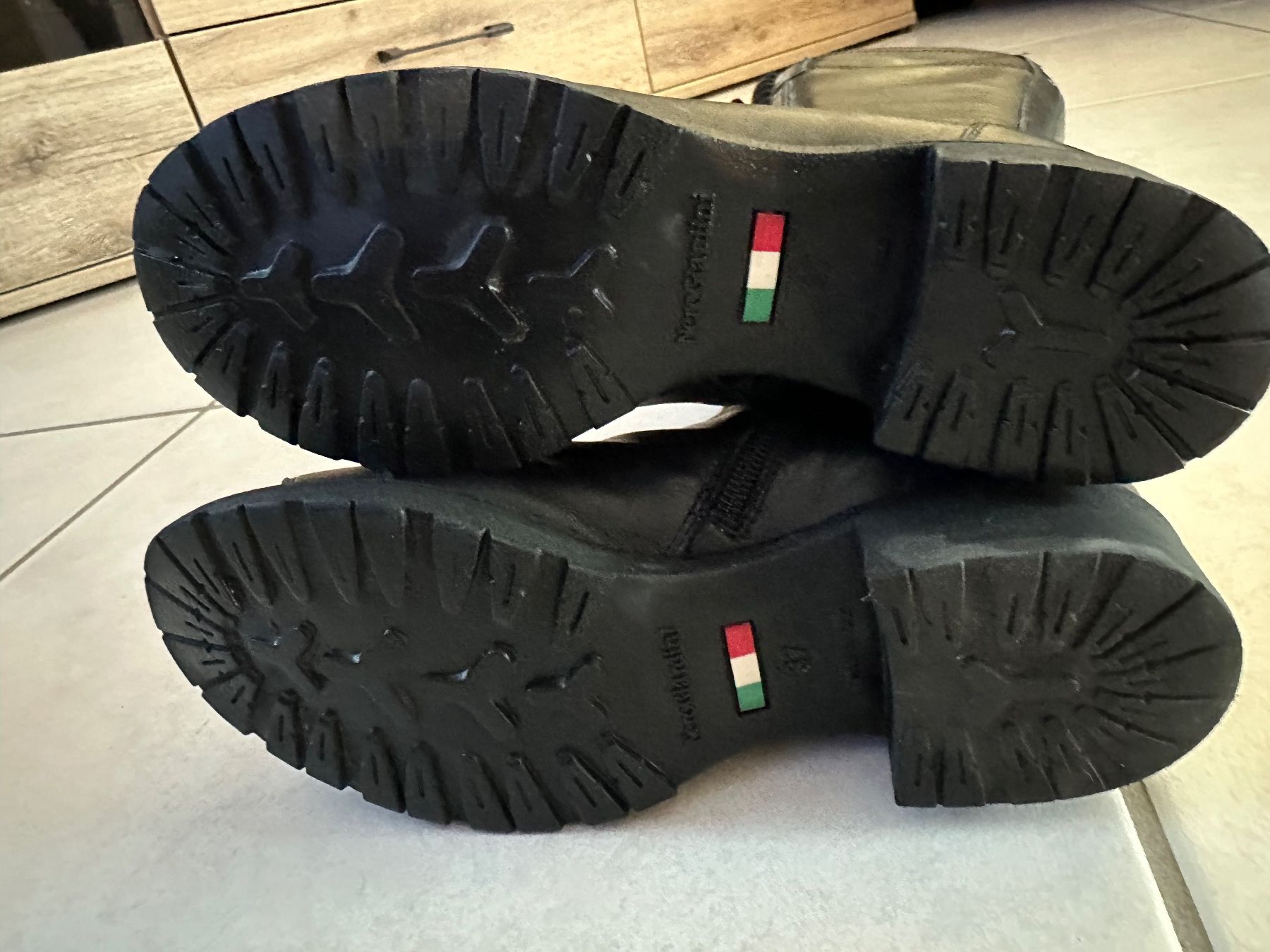 Scarpe da donna: Lederstiefel Nero Giardini Gr. 37 mit Gummisohle – Usato da Dübendorf venduto da Rufibach 3