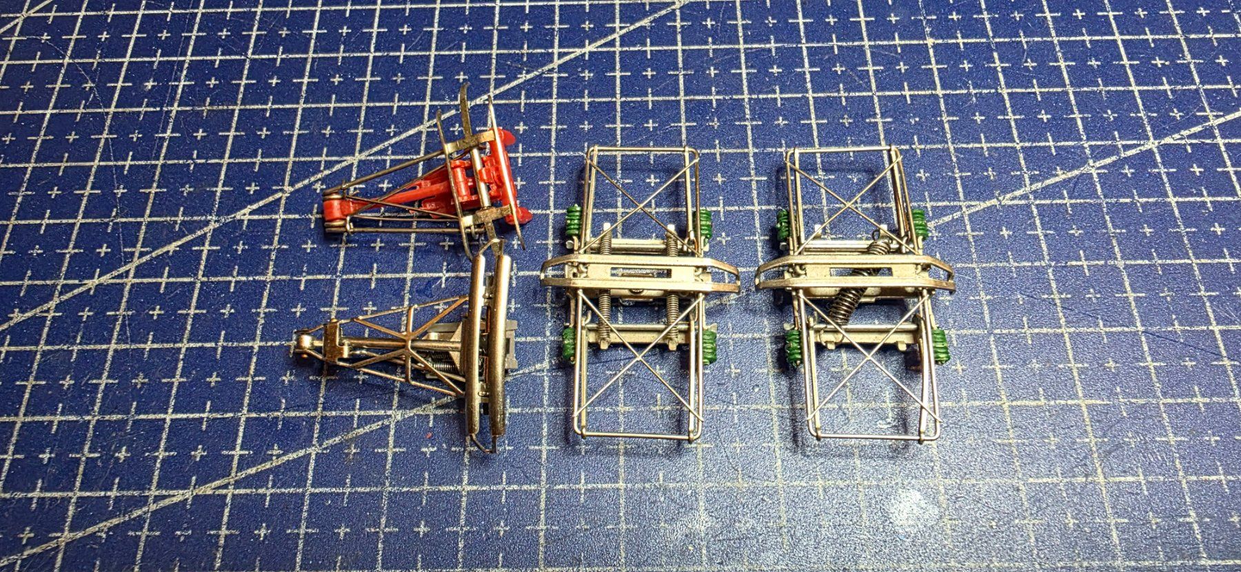 Modelleisenbahnen: Modellbahn Stromabnehmer HO 4 stück – Gebraucht aus Hochfelden von Danizh0