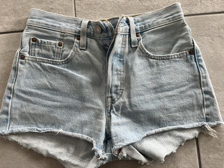 Levi’s 501 Shorts W24