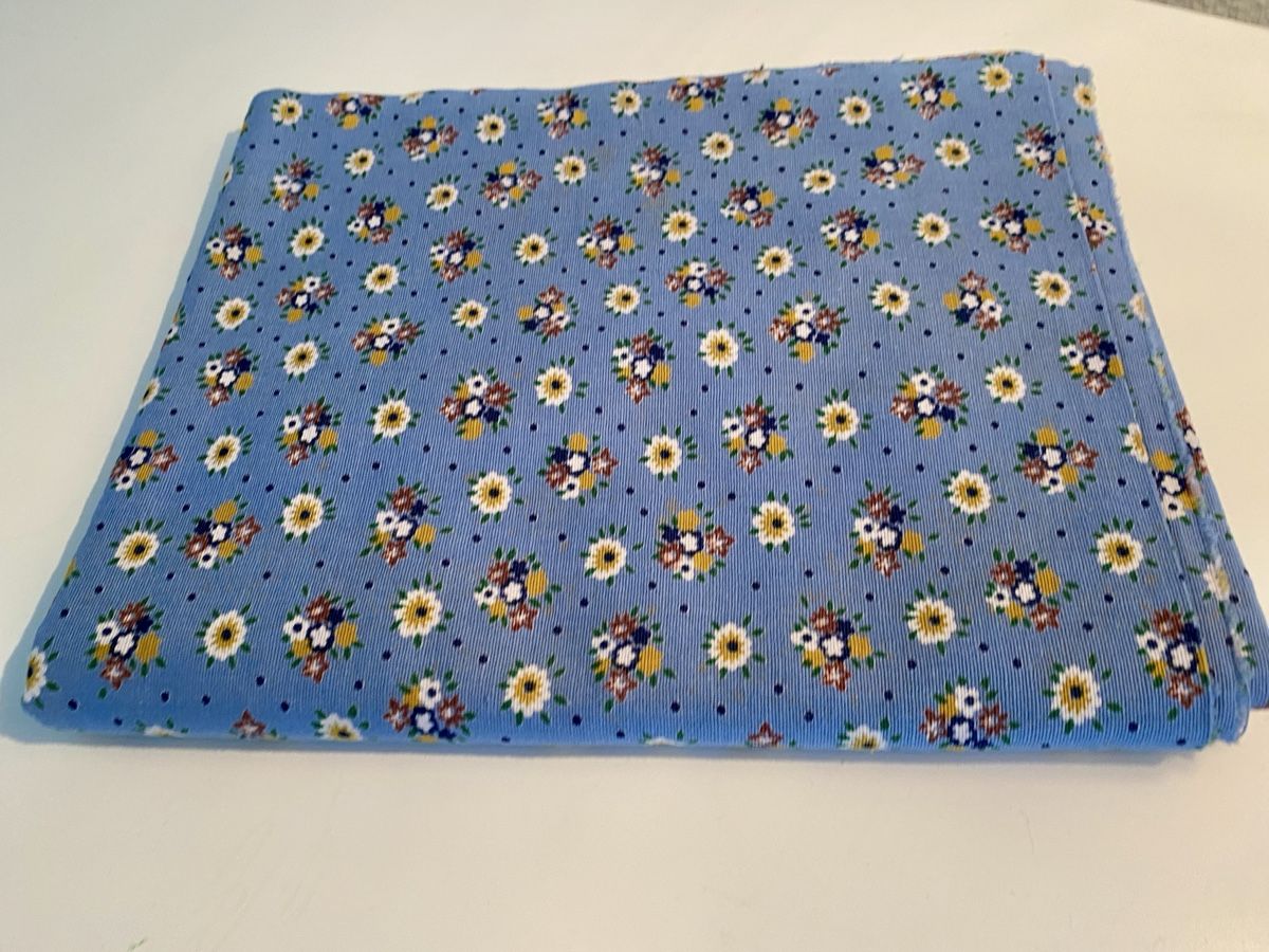 Tessuti: Blauer Stoff Blumenmuster ca 201-86cm (T:2) – Nuovo (secondo la descrizione) da Flawil venduto da sonnengeist
