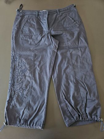 Sommerhose dunkelblau Grösse 40 mit Stickerei