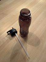 Trinkflasche mit Strohhalm