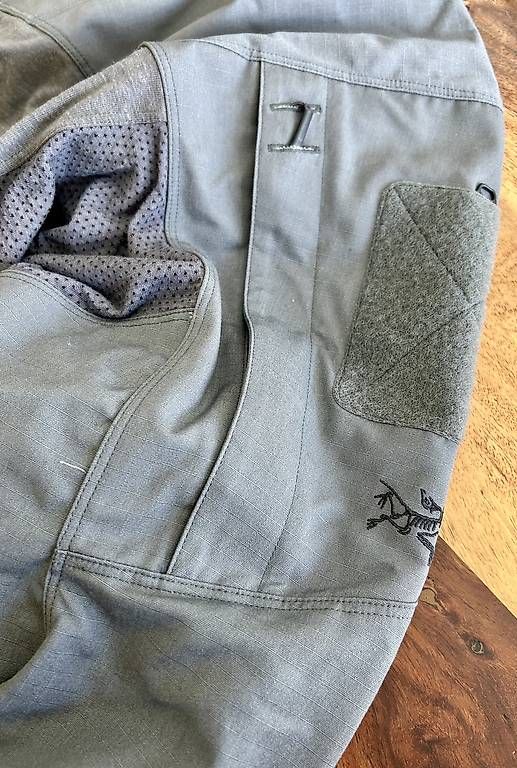Uniformi: Arcteryx Leaf Assault Shirt AR – Nuovo e nell'imballaggio originale da Lüscherz venduto da ghdfh 1