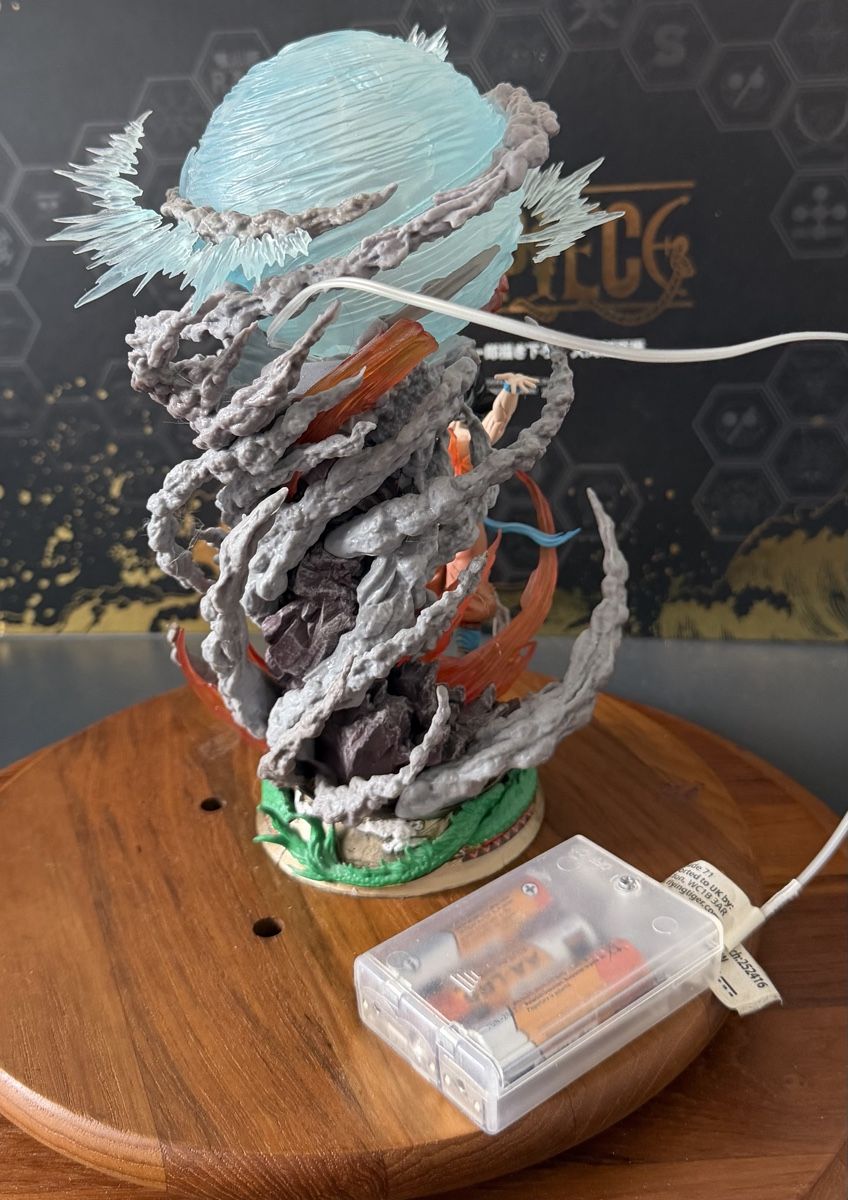 Statuette: Goku statua Dragon Ball Z con luci – Usato da S. Pietro venduto da fil_yhb9 8