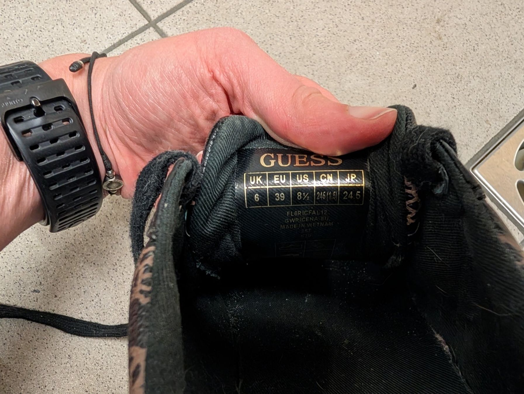 Guess Scarpe da donna: Guess sneakers size 39 – Usato da Zermatt venduto da msz_nb9h 6
