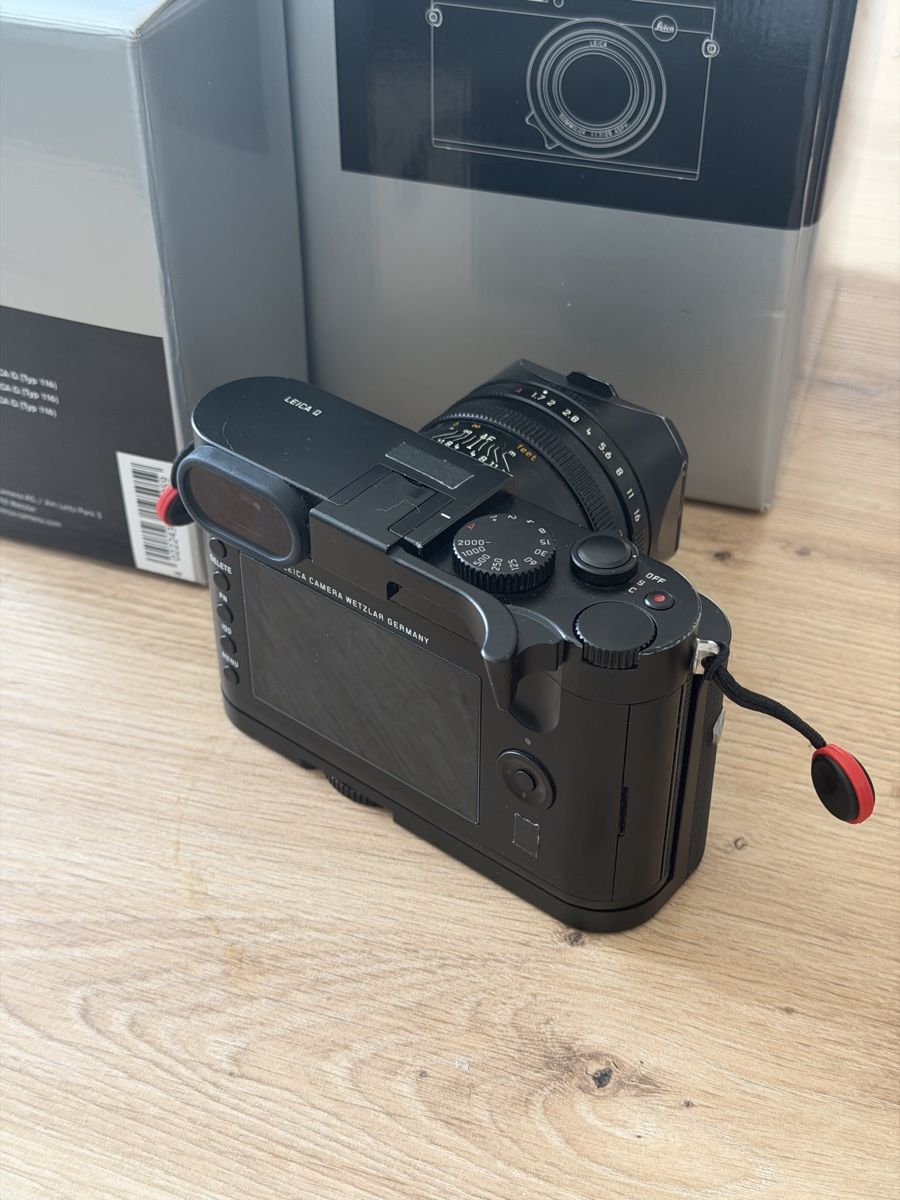 Leica Fotocamera: Leica Q (Révisé) + Accessoires – Usato da Fribourg venduto da antoinesimonet 1