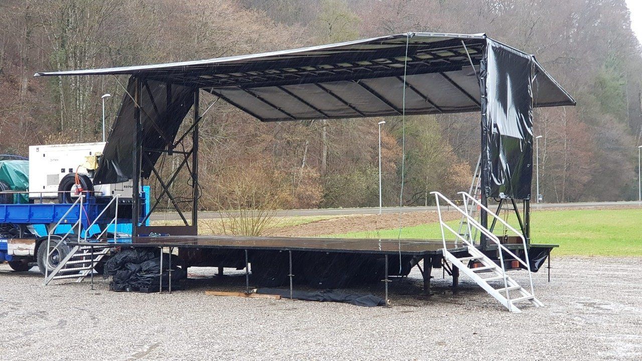 Sonstige Dekorationen & Accessoires: Mobile Bühne 9.5 x 6.5 m – Gebraucht aus Eiken von Skylight 1