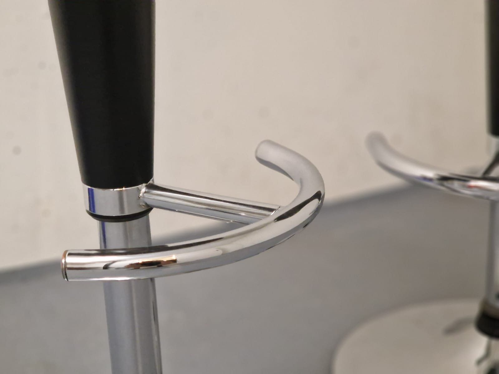Tabourets: Moderne, höhenverstellbare Barhocker – D'occasion à Niederrohrdorf par nlo_dcy2 4