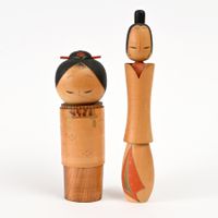 Zwei künstlerische Kokeshi Puppen, Japan