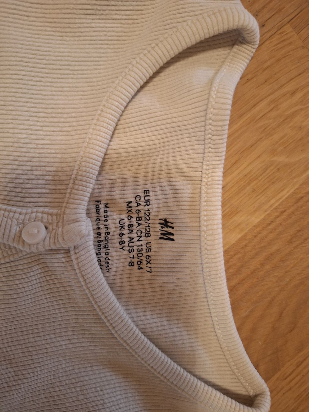 H&M Maglioni & Felpe: Jäckchen, Grösse 122/128 – Usato da Basel venduto da RomyRennard 1