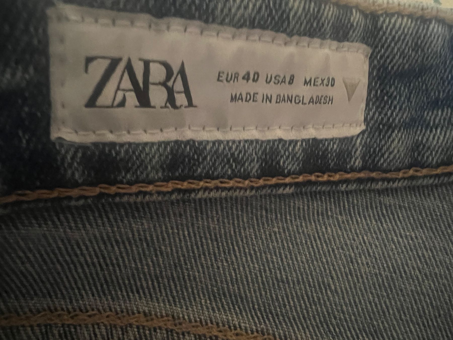 Zara Jeans: Jeans ZARA Gr. 40 / 2 Stk. – Usato da Näfels venduto da ale_c9qn 1