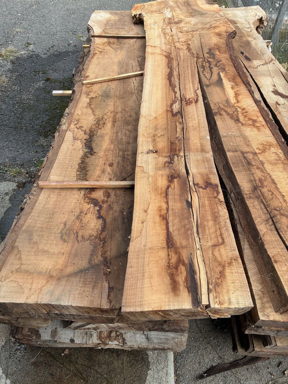 Articles en bois: 3 Bretter Nussbaum 60 mm – D'occasion à Gümligen par Roe22 1