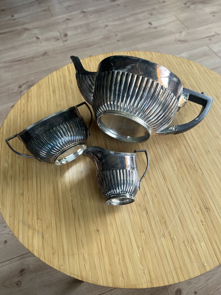 Set di piatti: William Hutton&Sons Teeservice – Usato da Laufen venduto da groove60 1