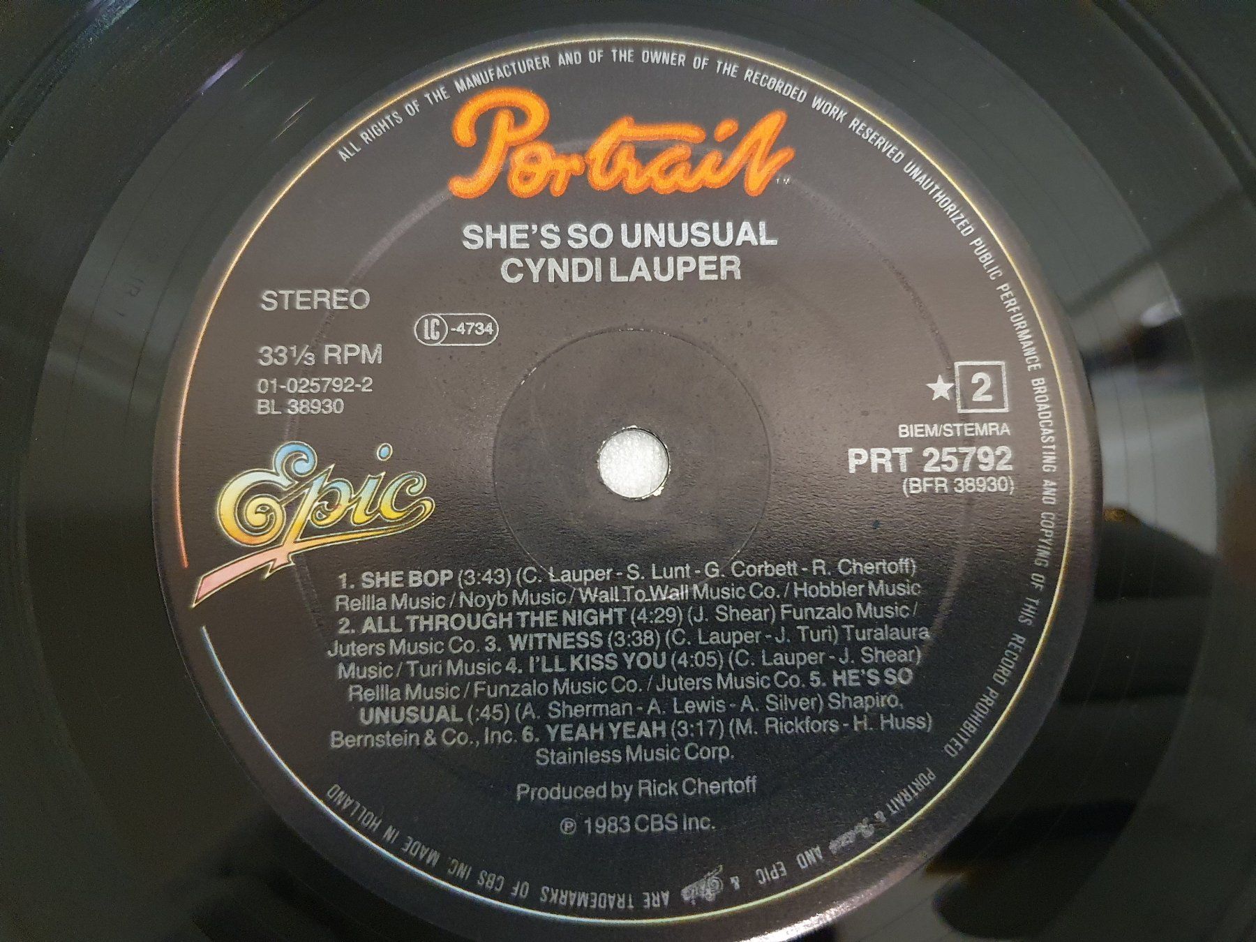 Schallplatten: Cyndi Lauper – She's So Unusual – Gebraucht aus Uster von  5