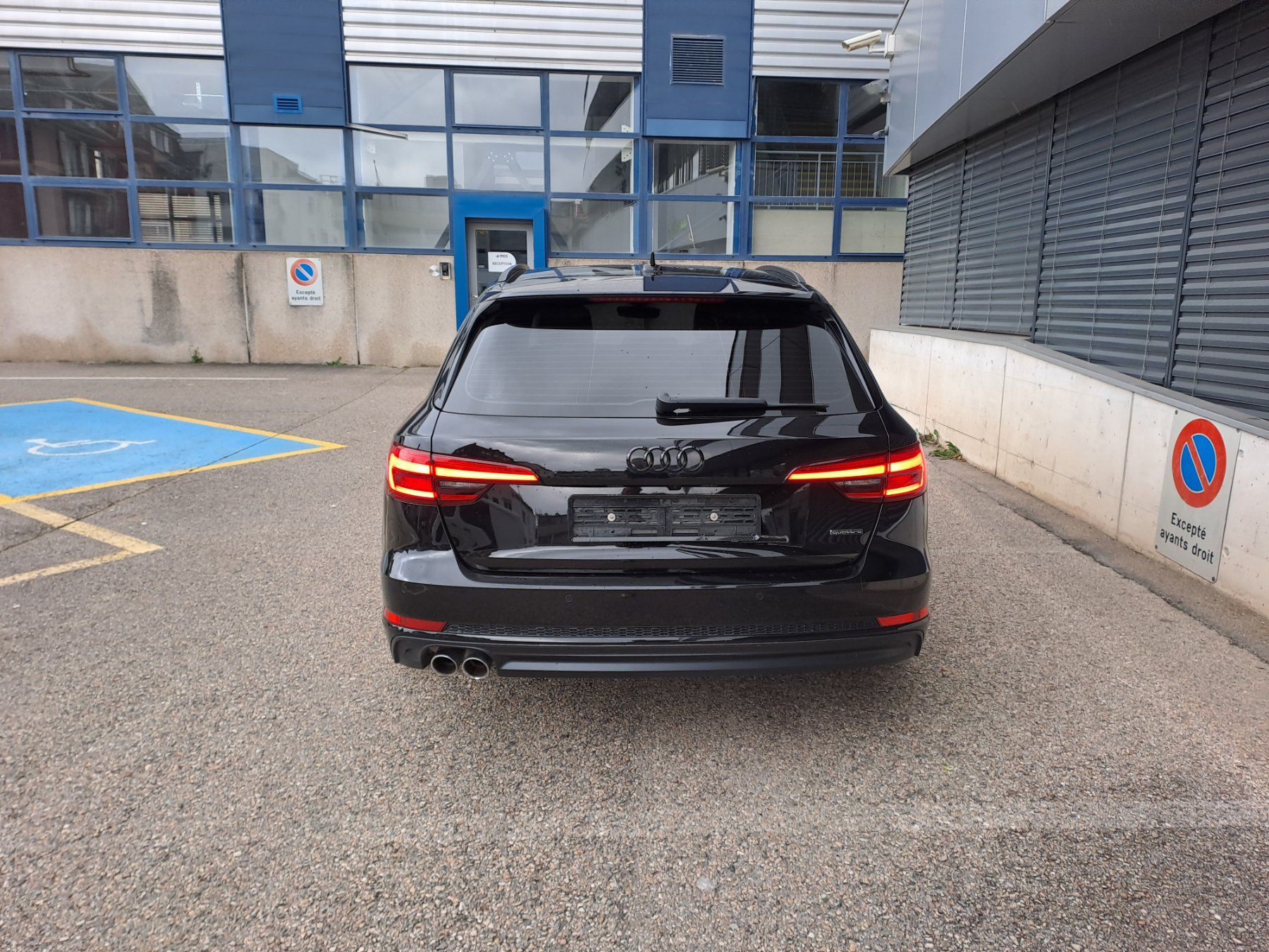 Audi Autos: Audi A4 Avant Quattro S-Line, Noire, Superbe État! – Gebraucht aus Peseux von mar_72rm 3