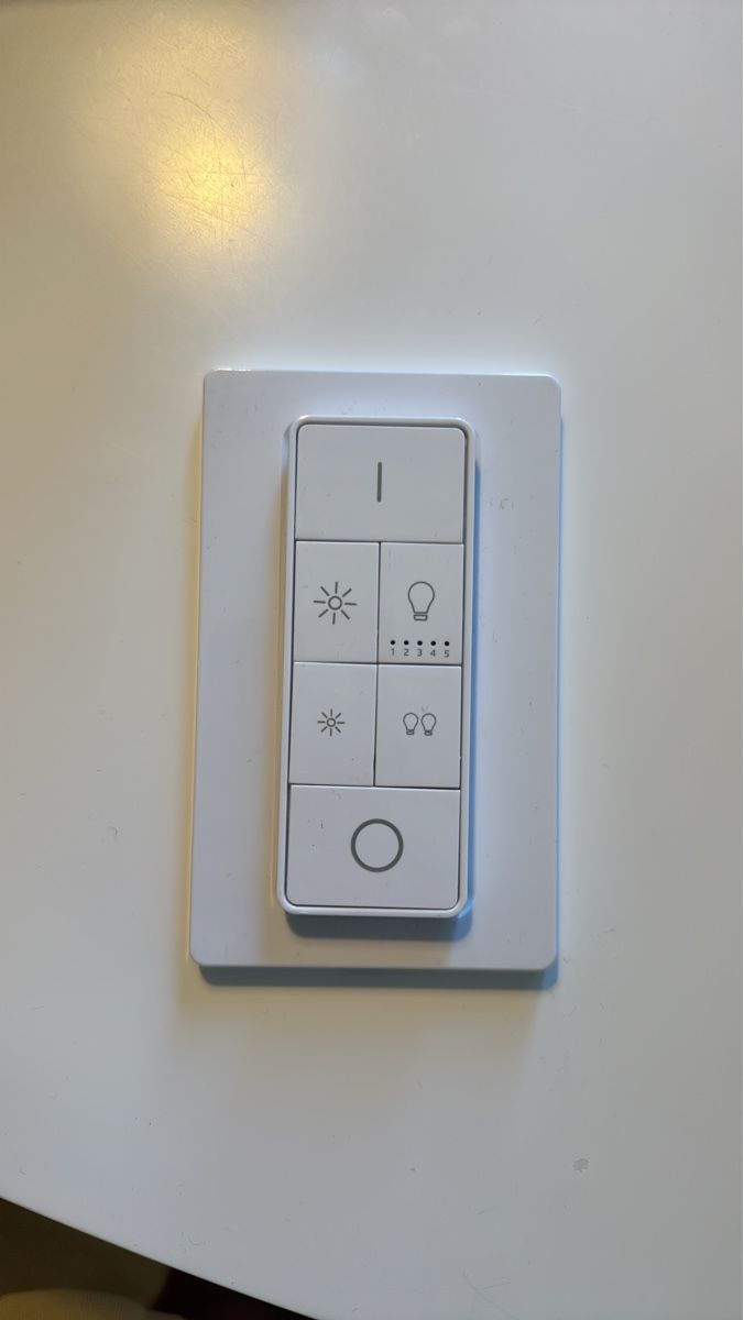 Philips Sistema di controllo: Philips Hue Dimmer Switch - Smart Lighting Control – Usato da Zürich venduto da MJA4657