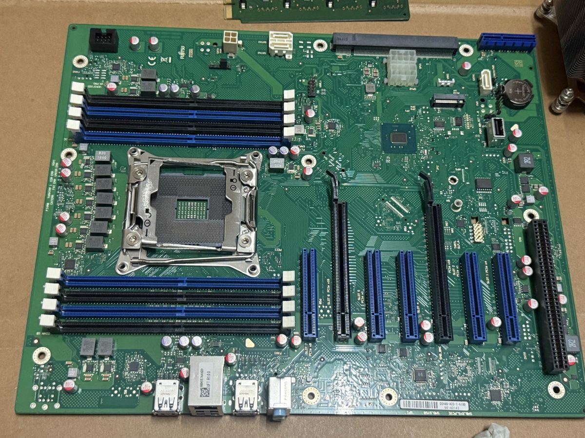 Fujitsu Cartes mère: Fujitsu Mainboard D3488-A3 mit Kuehler und  Frontpanel – D'occasion à Oensingen par aziri123 2