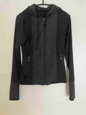 Sportliche Damenjacke Gr. S mit Kapuze Reissverschluss sc...